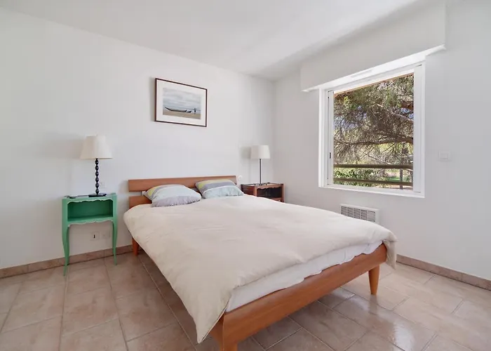 Le 11 - Appt Climatise Avec Piscine Partagee * Saint-Raphaël