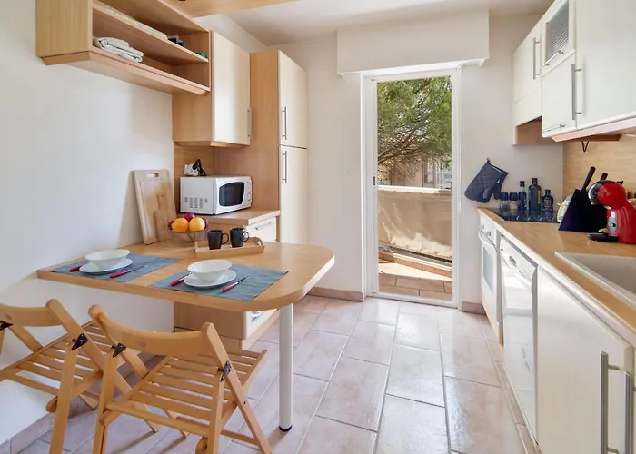 Le 11 - Appt Climatise Avec Piscine Partagee Apartment Saint-Raphaël