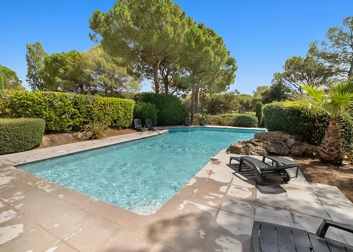 Le 11 - Appt Climatise Avec Piscine Partagee