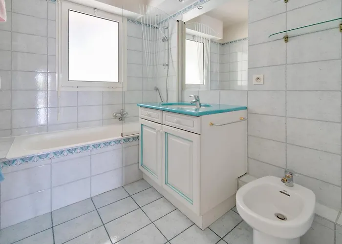 Le 11 - Appt Climatise Avec Piscine Partagee