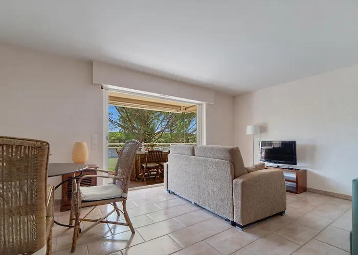 Le 11 - Appt Climatise Avec Piscine Partagee Apartment *